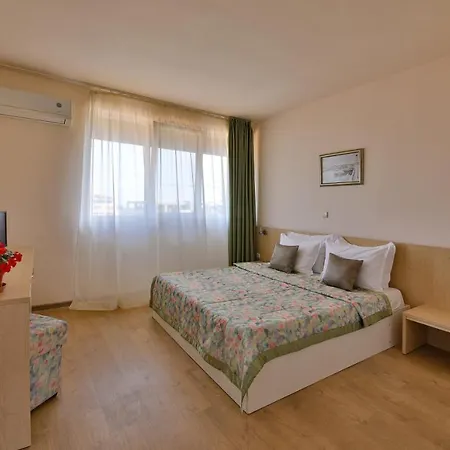 Family Efos Hotel 3*